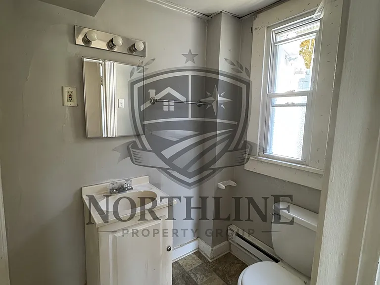 1517 Franklin Ave — Photo 4
