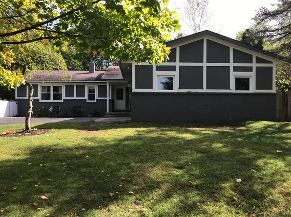 4916 Ridgeline Dr NE, Grand Rapids, MI 49525