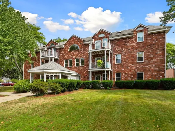 19 Paris St APT 203, Medford, MA 02155