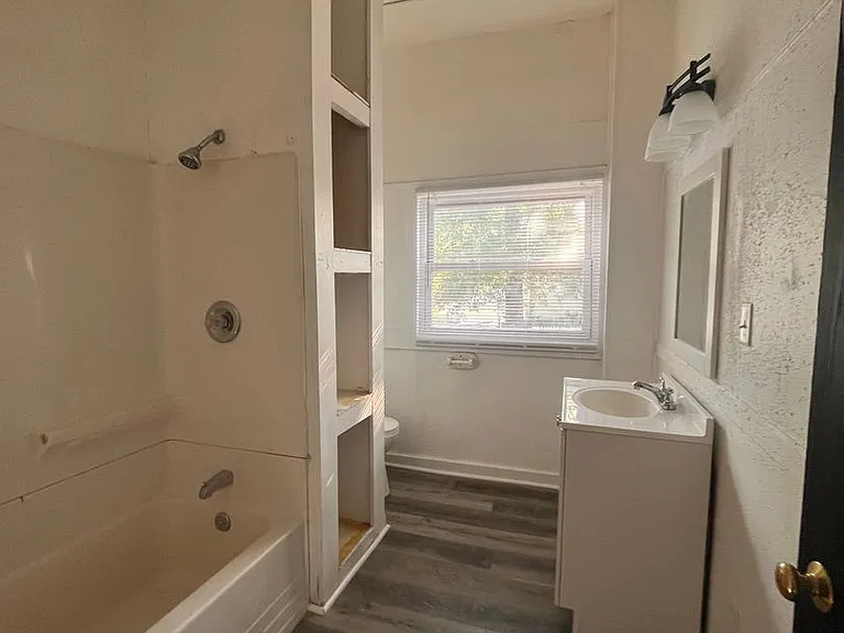 319 Franklin Ave — Photo 31