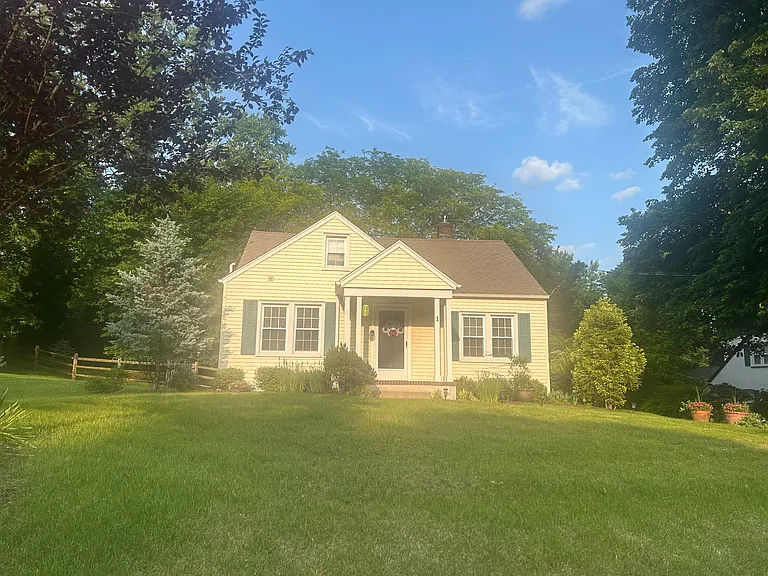 1 Maple Ln — Photo 2