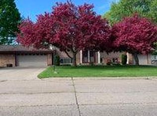 5605 Lindsay St, Golden Valley, MN 55422