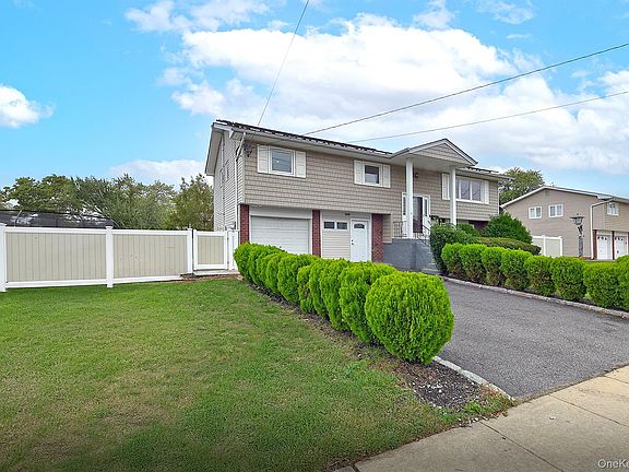 3rd image of 105 N Lewis Avenue