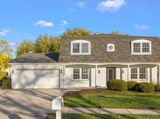 881 Marston Ct, Glen Ellyn, IL 60137