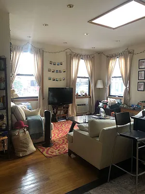 Rented by Batra Group Inc | media 29