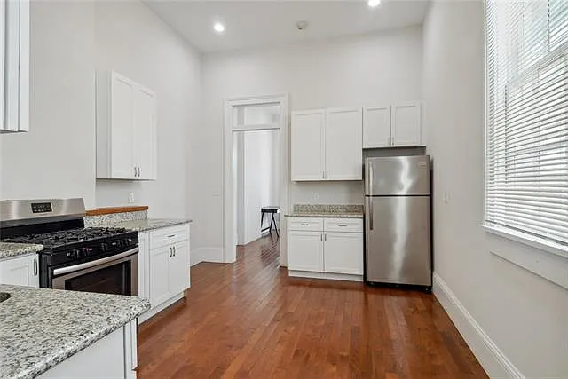 2 bed, 1.0 bath, 897 sqft, $1,600 — Photo 3