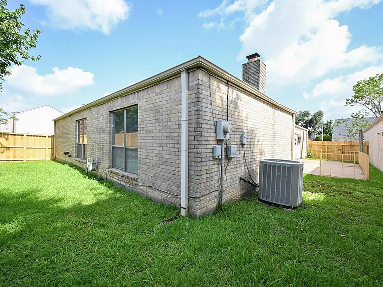 7735 Quail Meadow Dr — Photo 45