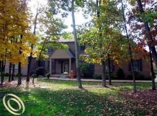 13834 Bridgewater Ct, South Lyon, MI 48178