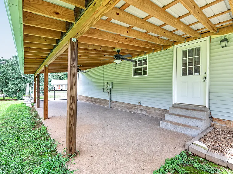 2504 Angelyn Dr — Photo 31