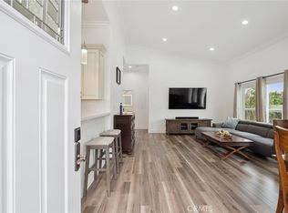 5256 Don Pio Dr, Woodland Hills, CA 91364