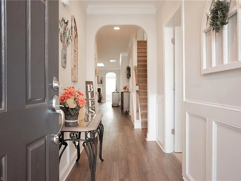 2941 York Place Dr — Photo 2
