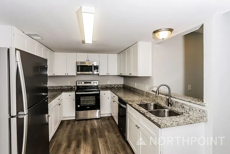 422 Ash Ln — Photo 5