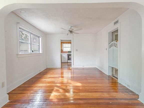 5th image of 820 Laurel Ave