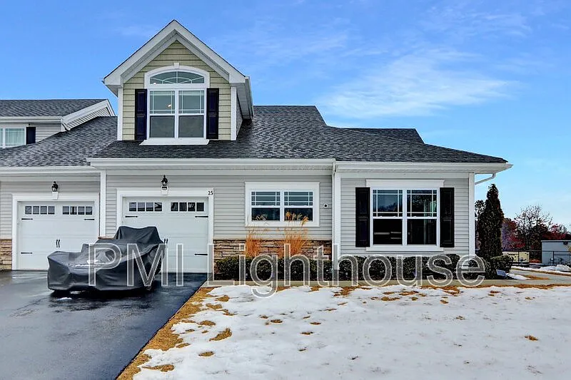 3 bed, 2.5 bath, 2000 sqft, $4,750 — Photo 1