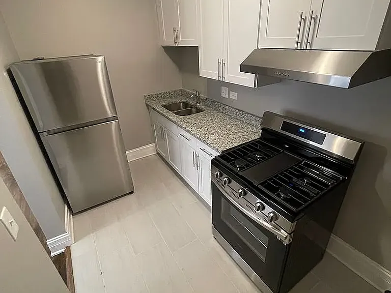 11019 S Vernon Ave — Photo 1