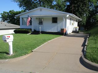 609 N 2nd St, La Crescent, MN 55947