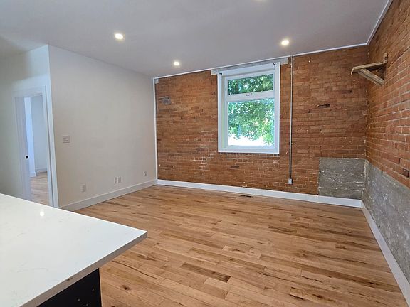 5th image of 225 Victoria St #1410391