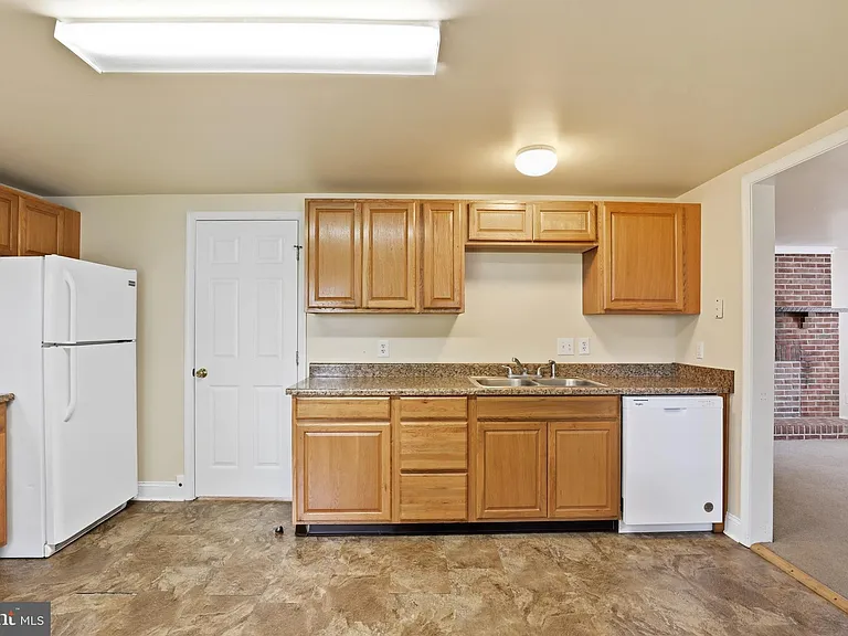 4 Thorn St — Photo 16