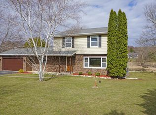 W322S1700 Moraine View Dr, Delafield, WI 53018