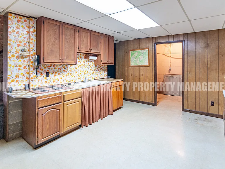 165 Lakeshore Ct — Photo 34