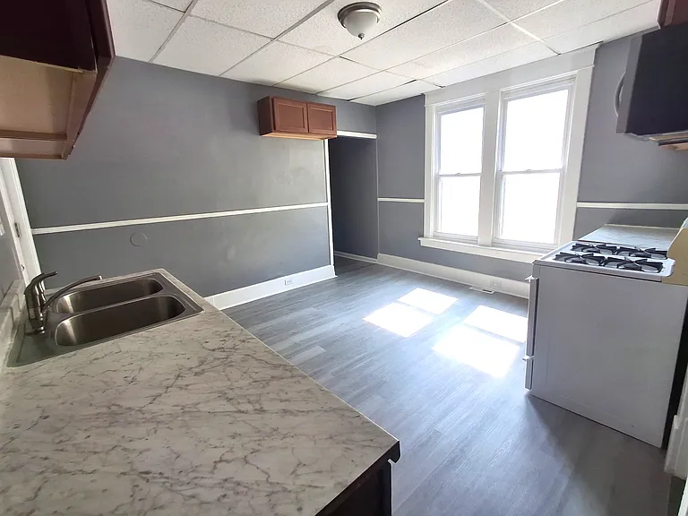 543 E 14th St #1 — Photo 5