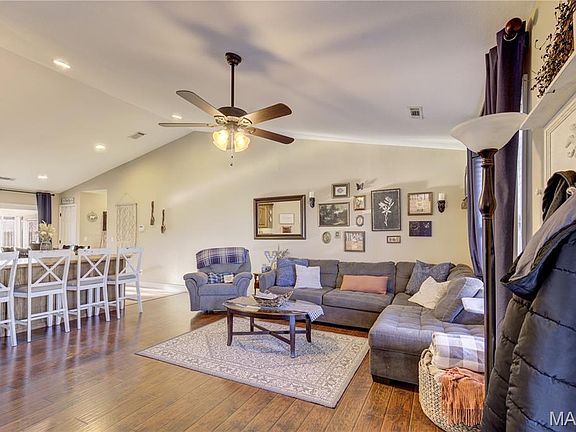 4th image of 205 Kinder Ave