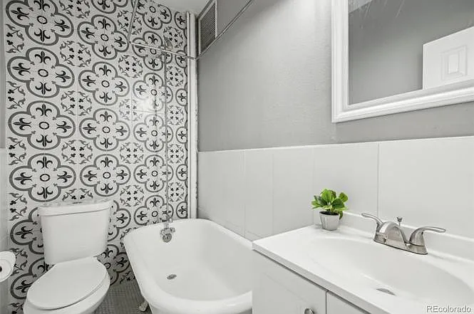 1376 N Pearl St #109-1 — Photo 12