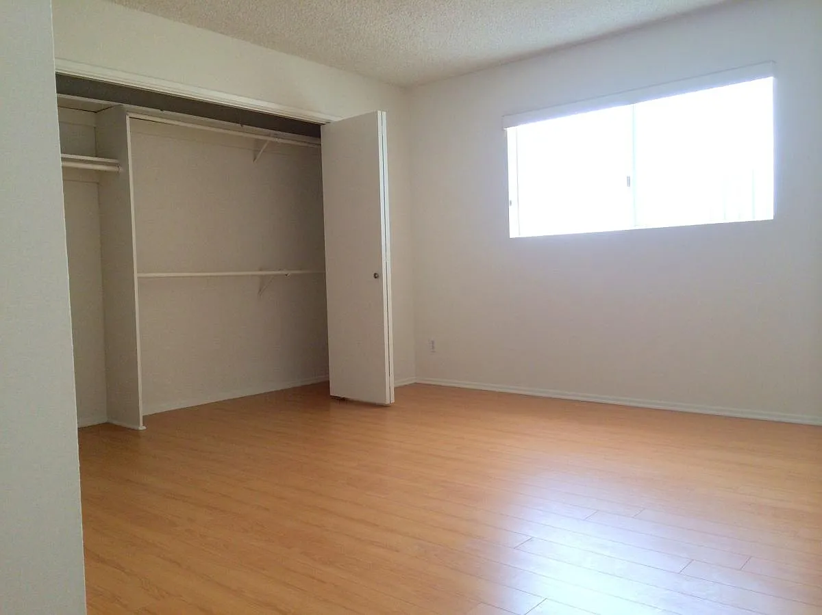 Bedroom - 1325 Brockton Ave #8