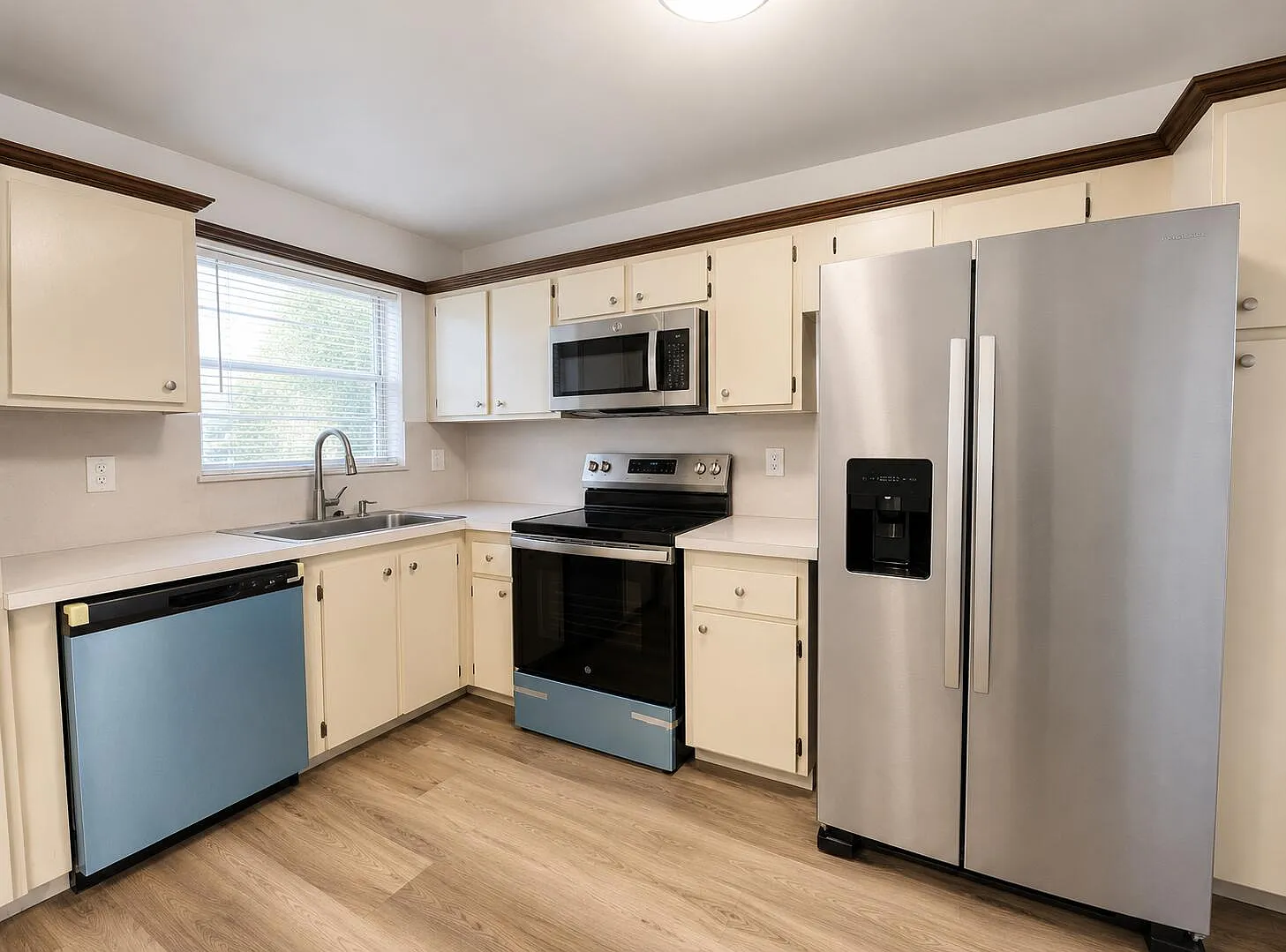2 bed, 2.0 bath, 960 sqft, $1,900 — Photo 2