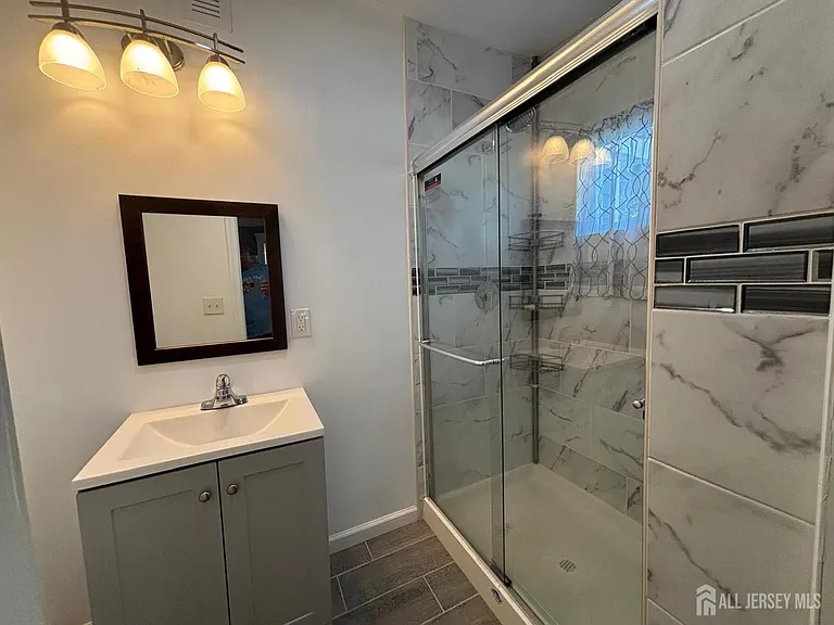 220 S Washington Ave — Photo 5