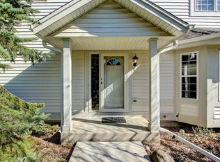 14250 W Lenox Dr, New Berlin, WI 53151