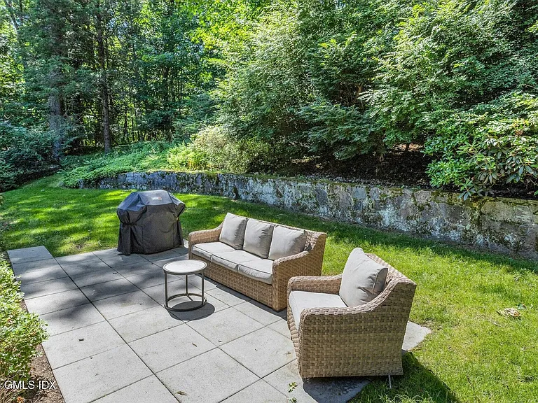 18 Cornelia Dr — Photo 19