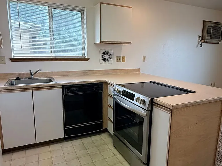 511 Yakima St — Photo 6
