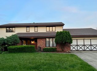 309 Ridgemoor Dr, Willowbrook, IL 60527