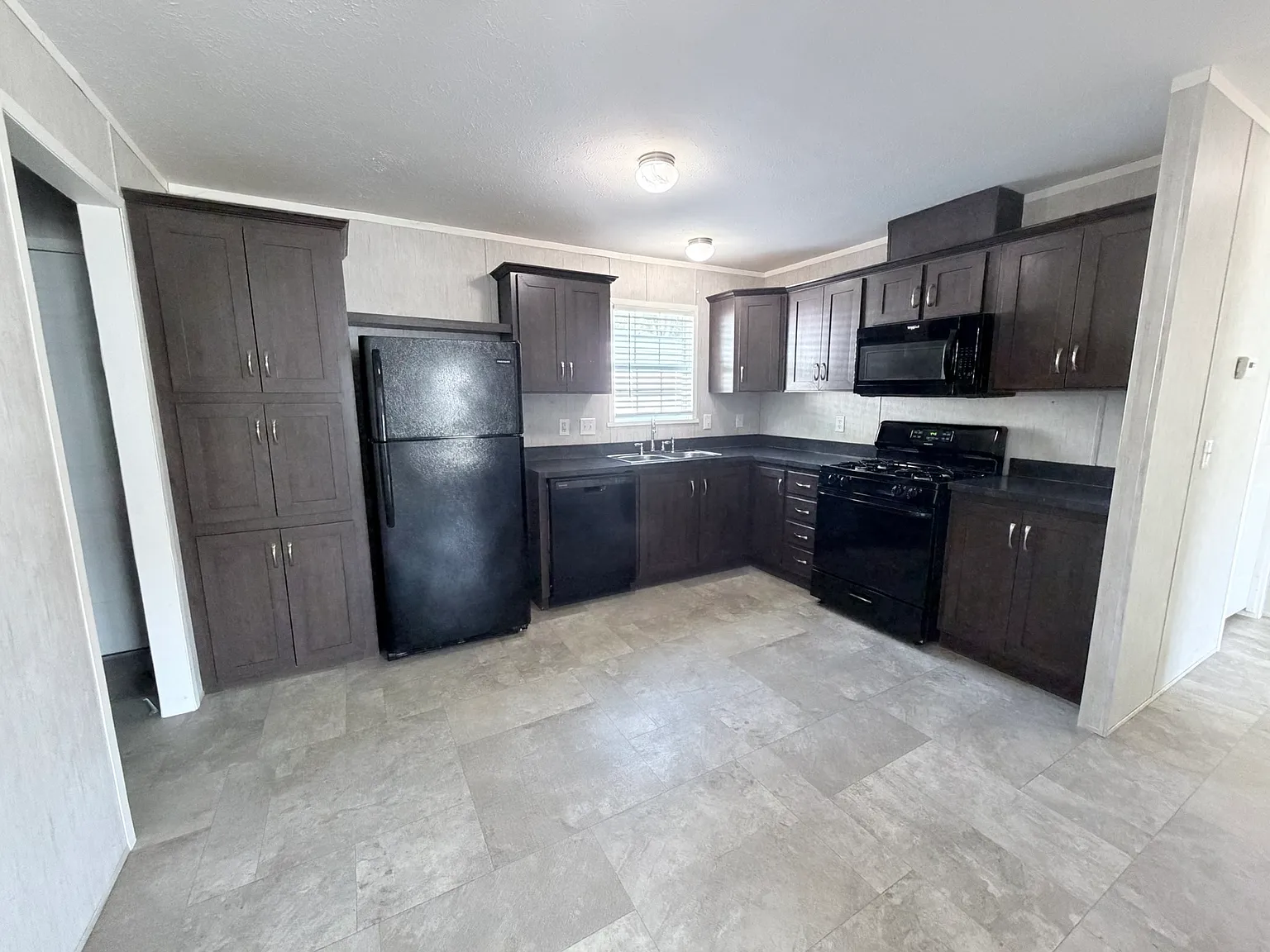 3 bed, 1232 sqft, $1,599 — Photo 1