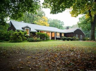 5 Flax Mill Ln, Milford, CT 06461