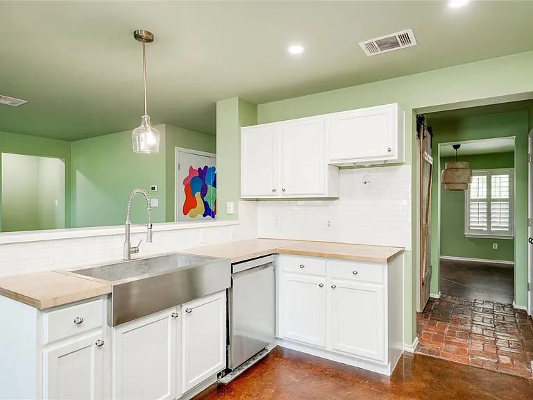 18325 Maxa Dr — Photo 20