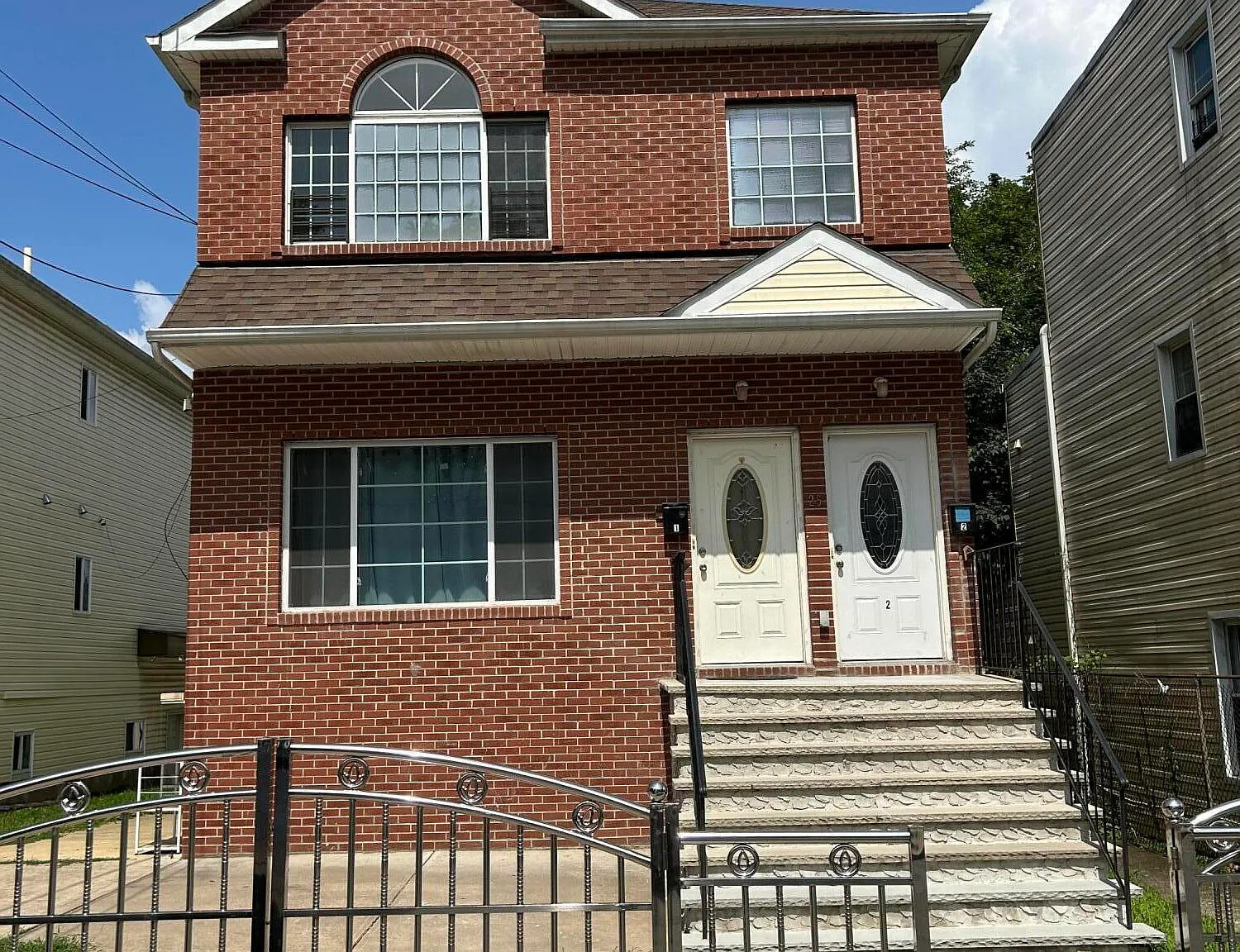 3 bed, 2.0 bath, 2200 sqft, $3,800 — Photo 1