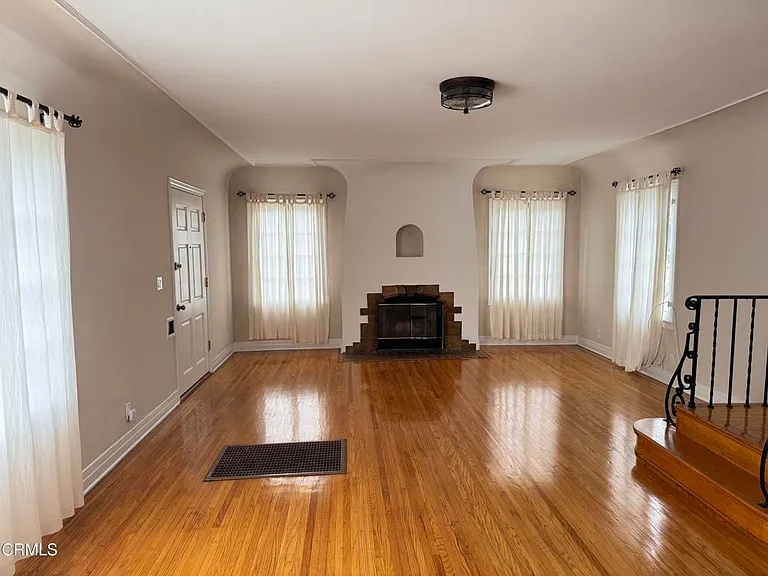 920 Summit Dr — Photo 7