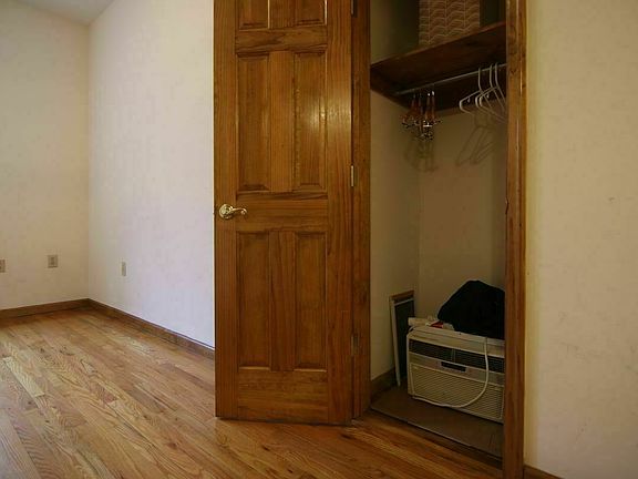 4th image of 489 Columbus Ave APT 4
