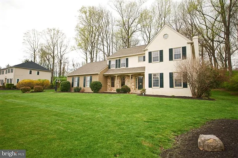 427 Beaumont Cir photo 1