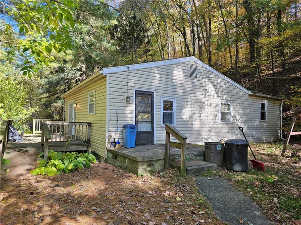 215 Bologne Valley Rd, Beaver Falls, PA 15010