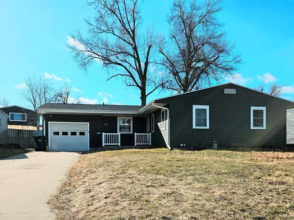 1103 30th St SE, Cedar Rapids, IA 52403