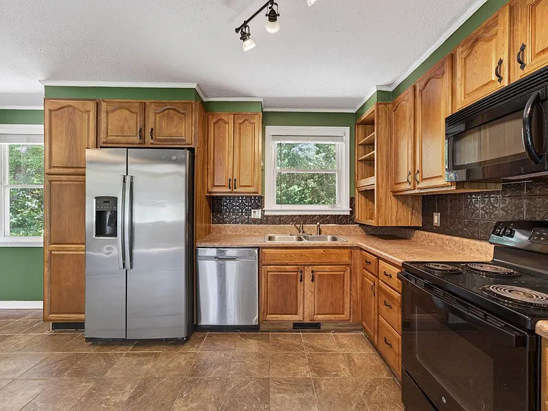 807 Pollard Rd — Photo 16