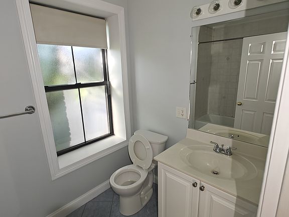 3rd image of 116 W Pearl St