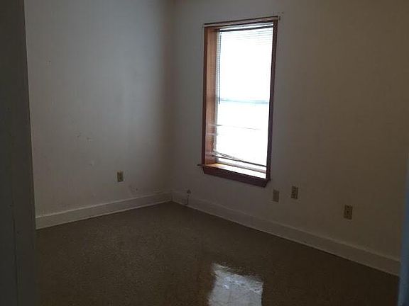 4th image of 215 Leona St APT 3