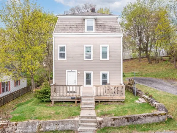 28 Youngs Ave, West Warwick, RI 02893