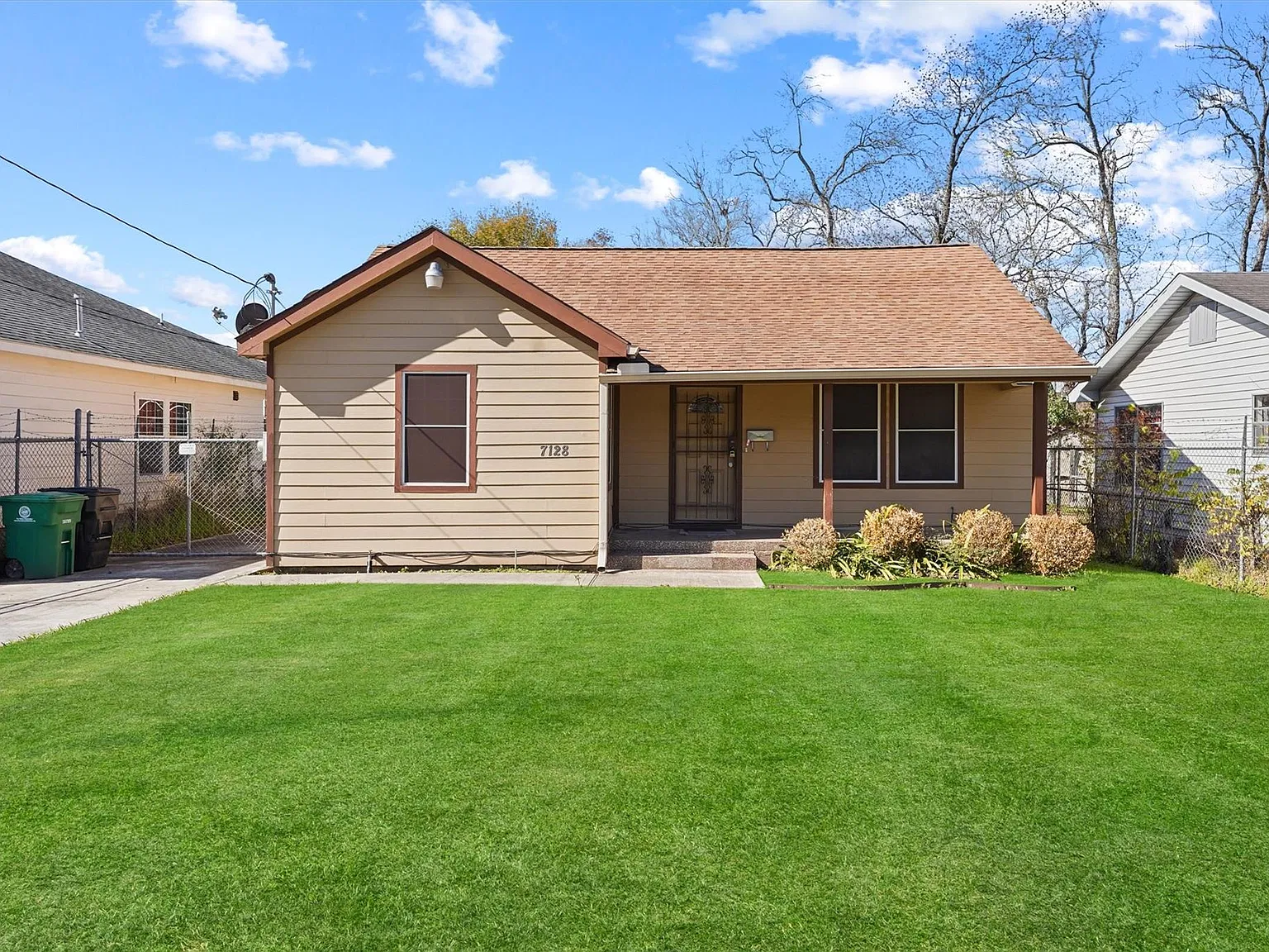 3 bed, 1.0 bath, 1186 sqft, $1,500 — Photo 1