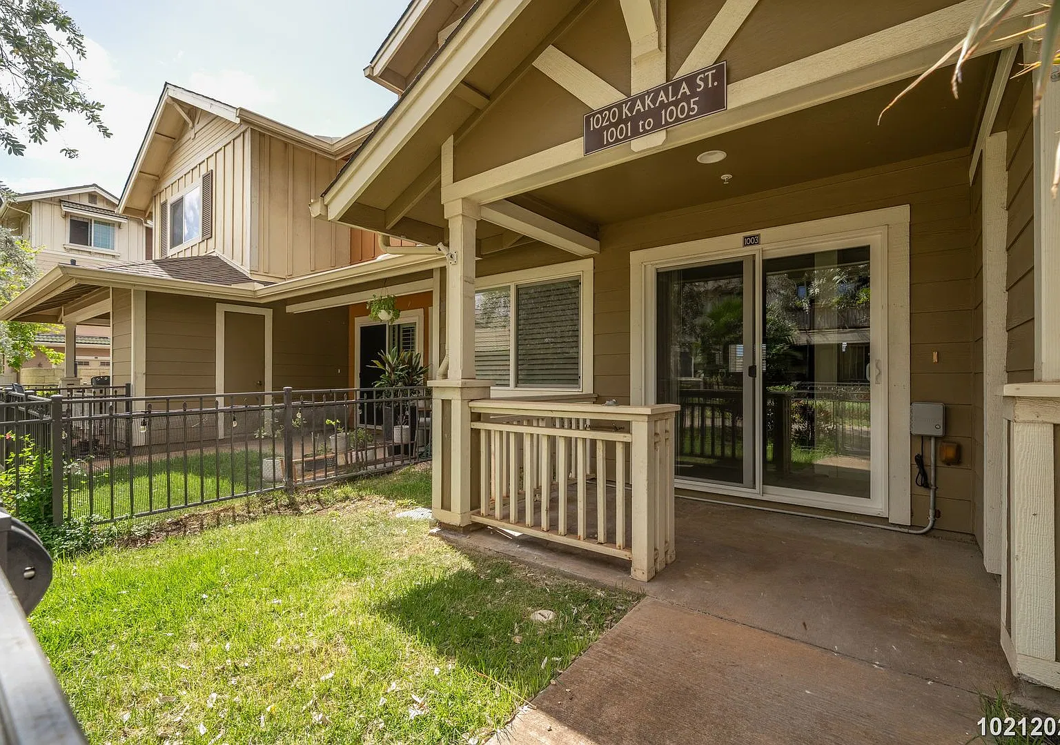 Awakea at Mehana | $3,200, 2BR/2.5BA Townhouse | 2 Parking Stalls | Available Now! — Photo 4