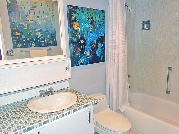 5th image of 5825 Collins Ave #2EA